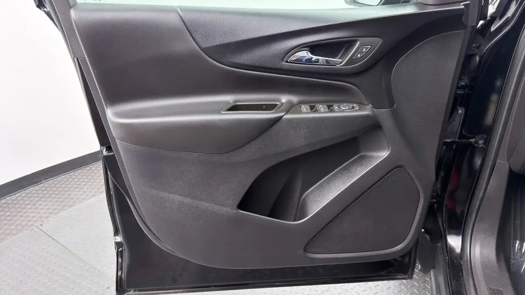 2023 CHEVROLET EQUINOX LT photo 12