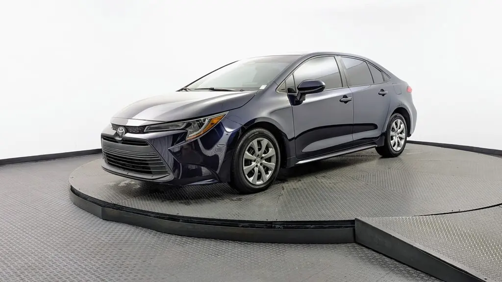 2024 TOYOTA COROLLA LE photo 1