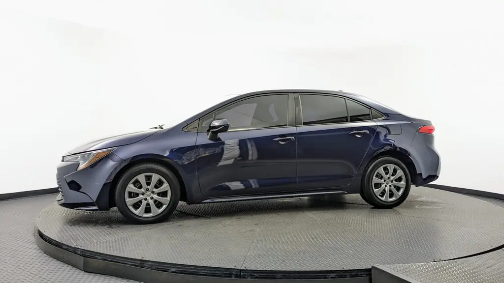 2024 TOYOTA COROLLA LE photo 2