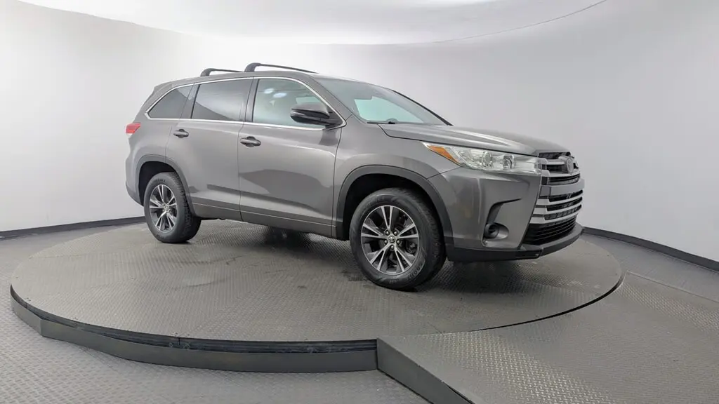 2018 TOYOTA HIGHLANDER LE photo 10