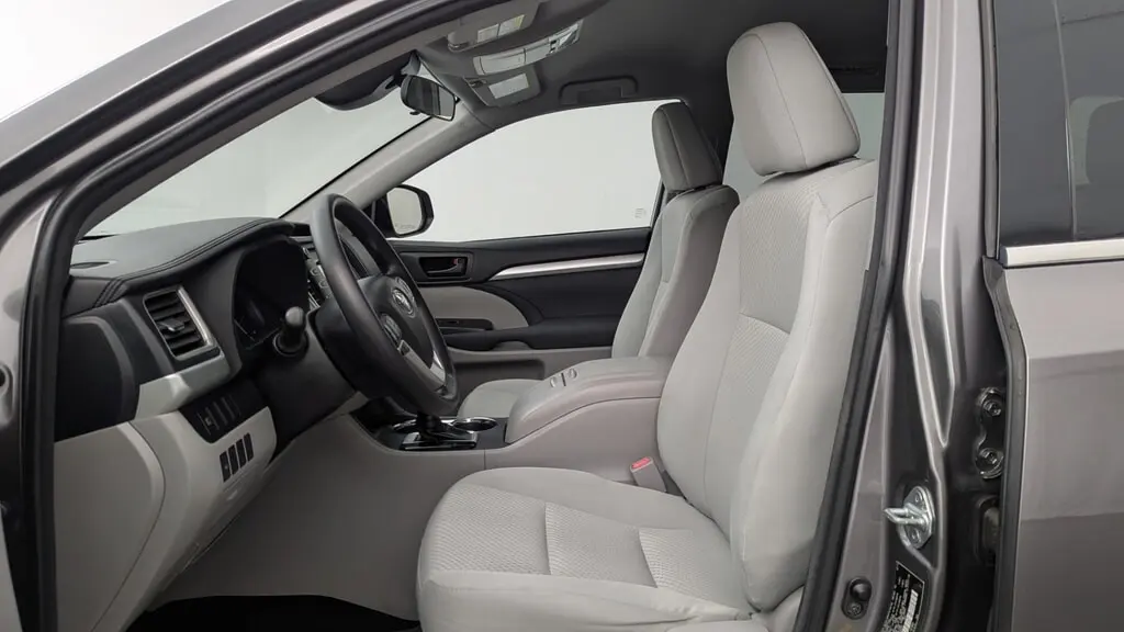 2018 TOYOTA HIGHLANDER LE photo 13