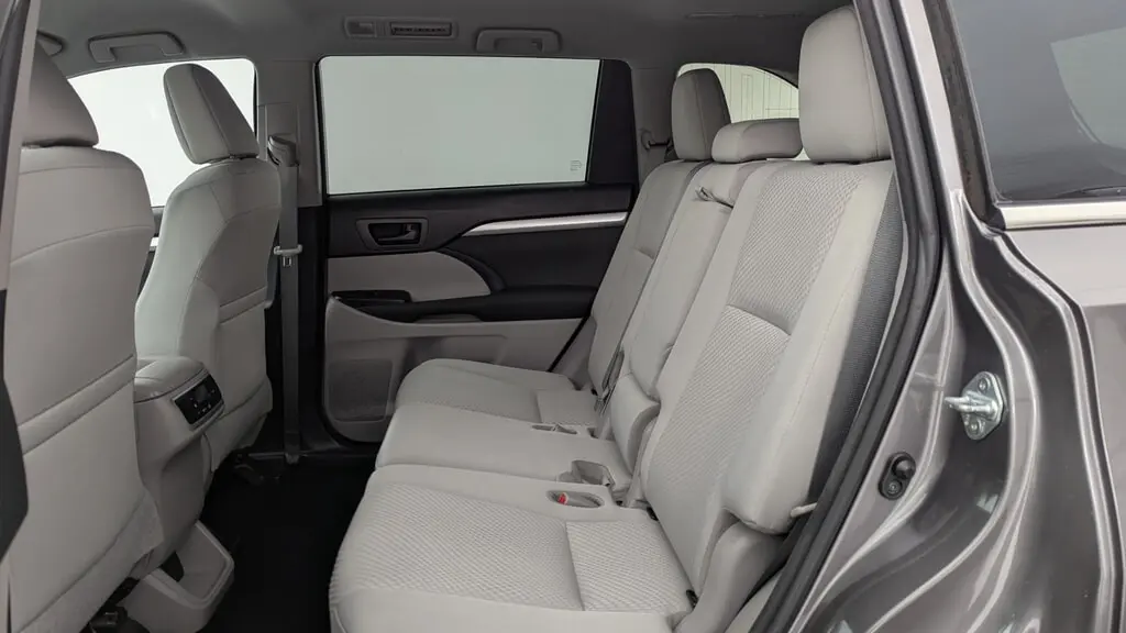 2018 TOYOTA HIGHLANDER LE photo 16