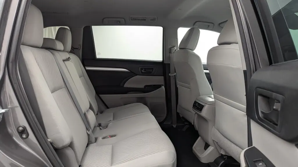 2018 TOYOTA HIGHLANDER LE photo 20
