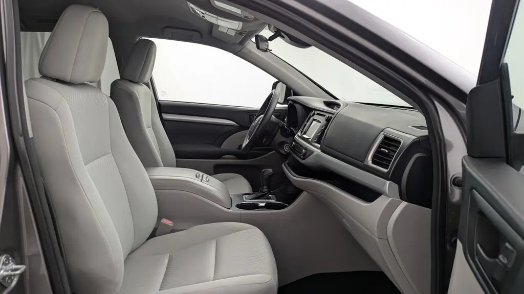 2018 TOYOTA HIGHLANDER LE photo 22