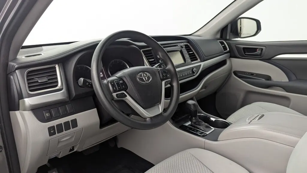 2018 TOYOTA HIGHLANDER LE photo 25