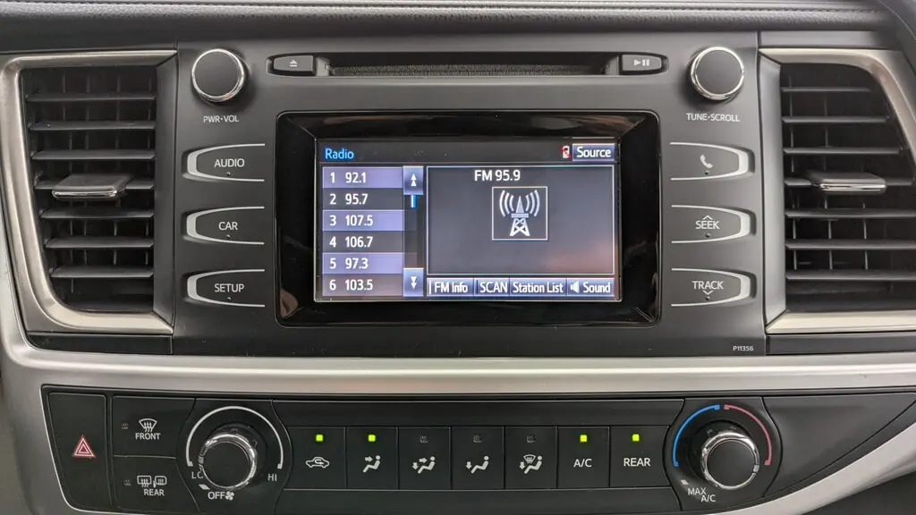 2018 TOYOTA HIGHLANDER LE photo 28