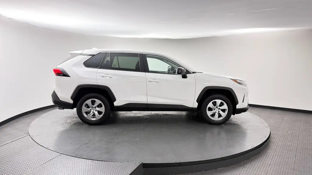 2025 TOYOTA RAV4 LE photo 8