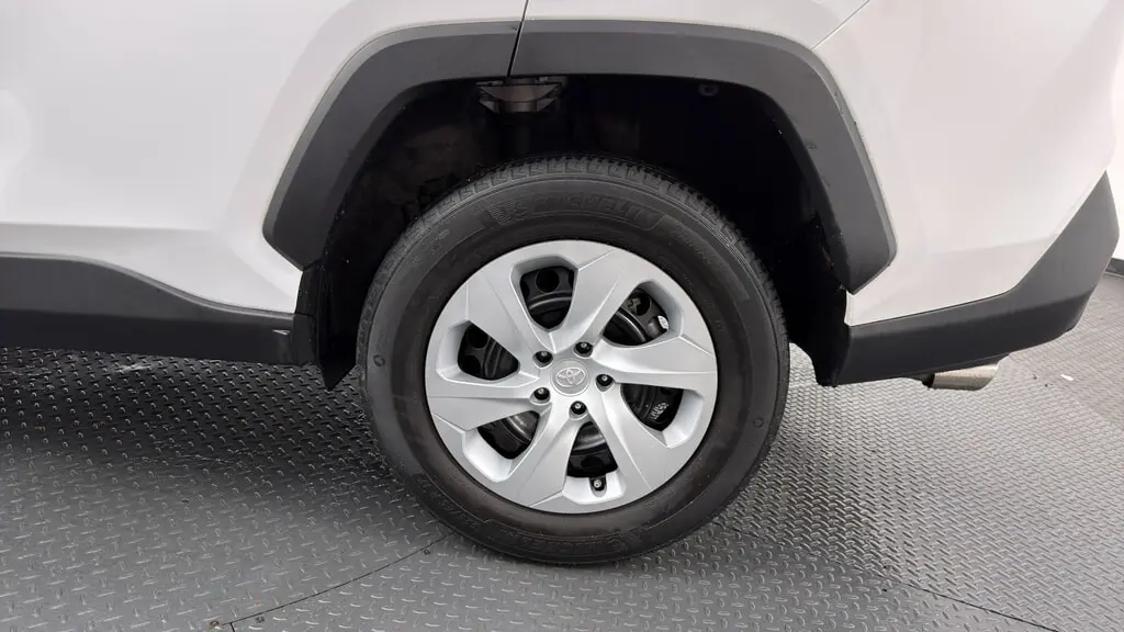 2025 TOYOTA RAV4 LE photo 25