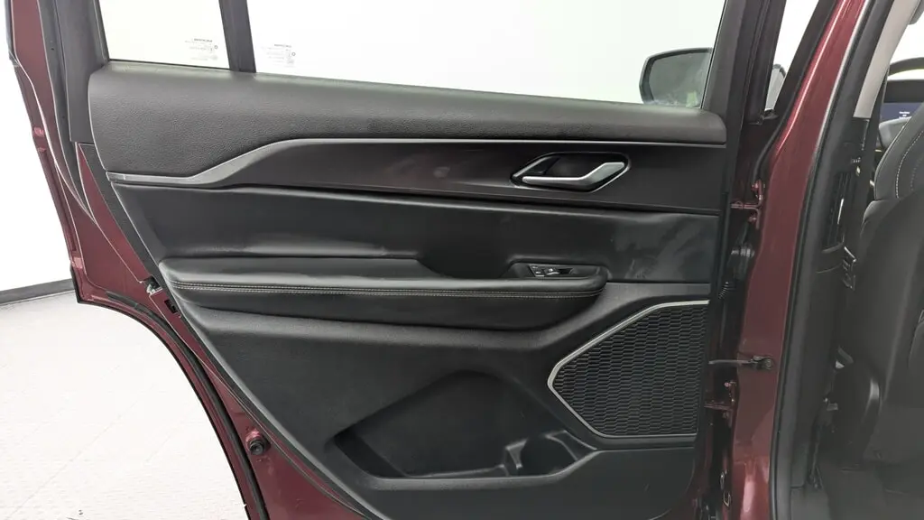 2022 JEEP GRAND CHEROKEE L LAREDO photo 15