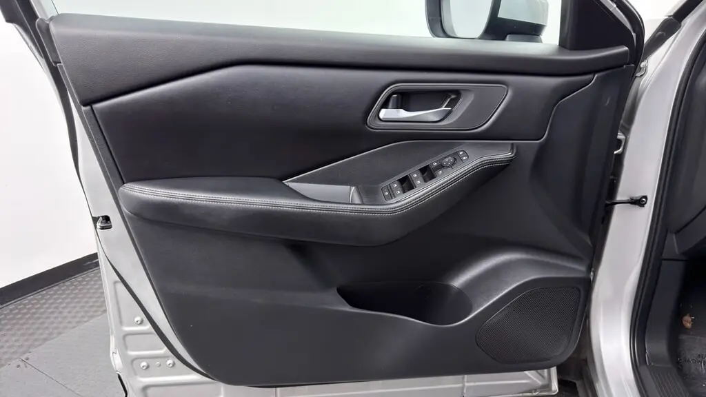 2024 NISSAN ROGUE SV photo 12