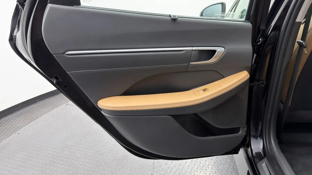 2021 HYUNDAI SONATA HYBRID LIMITED photo 15