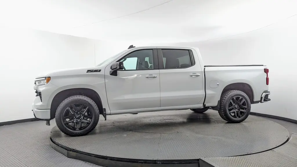 2023 CHEVROLET SILVERADO 1500 RST photo 2