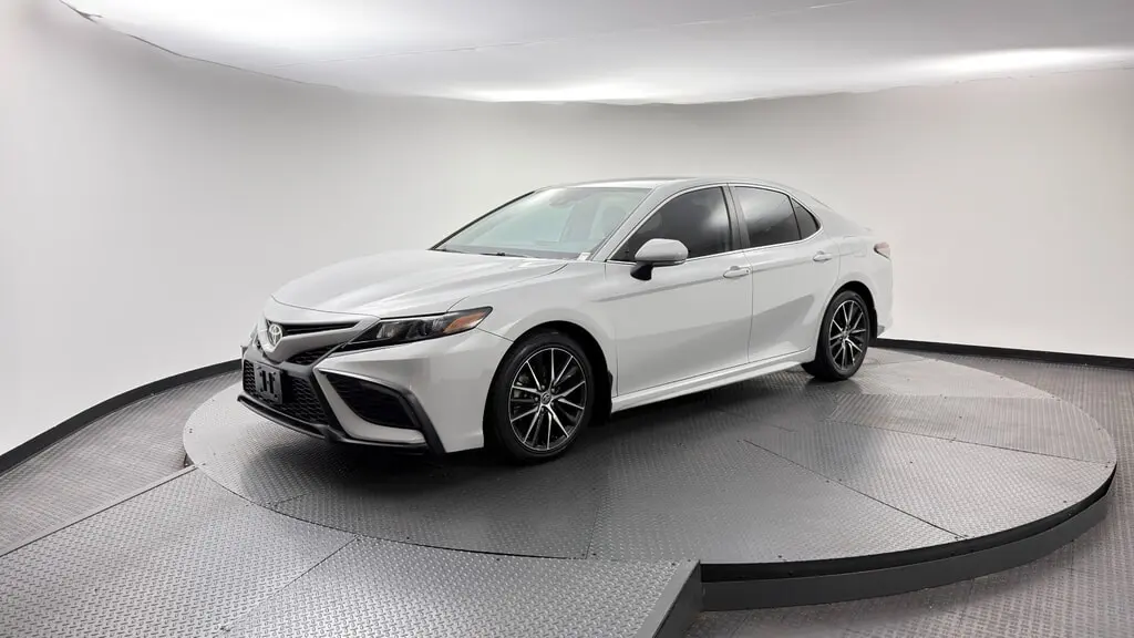 2022 TOYOTA CAMRY SE photo 1