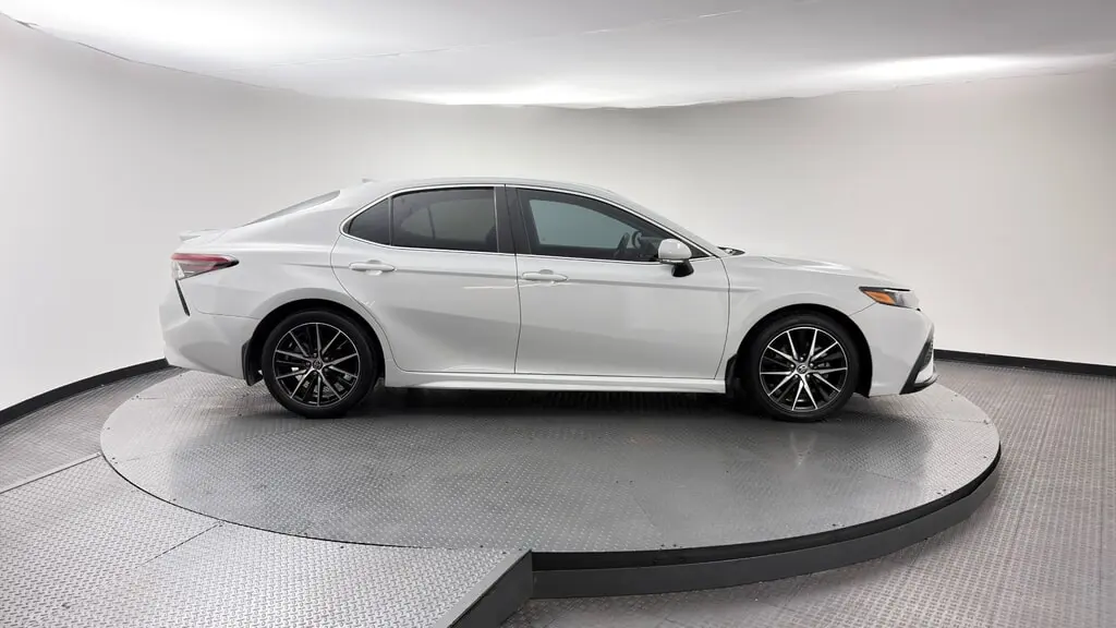 2022 TOYOTA CAMRY SE photo 8