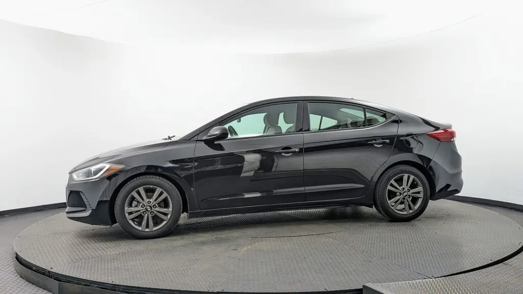 2017 HYUNDAI ELANTRA SE photo 2