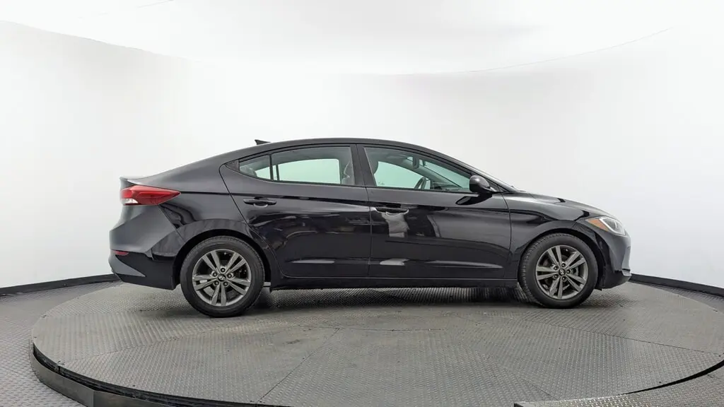 2017 HYUNDAI ELANTRA SE photo 8