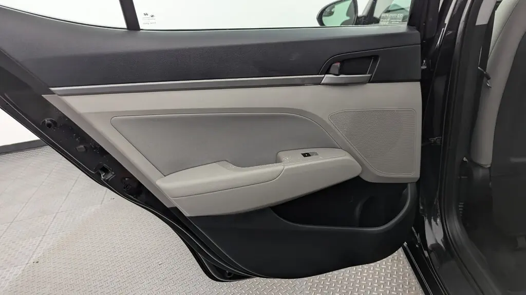 2017 HYUNDAI ELANTRA SE photo 15