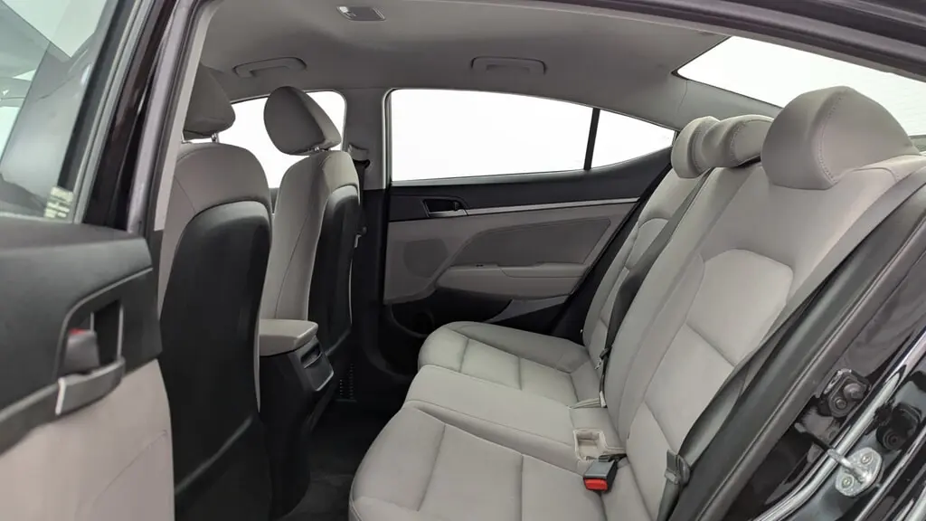 2017 HYUNDAI ELANTRA SE photo 16