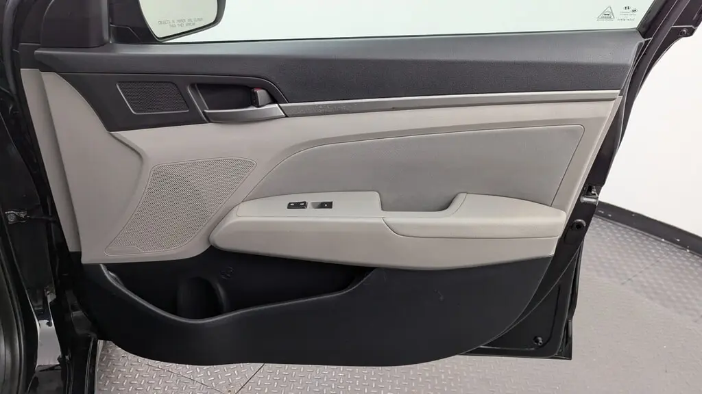 2017 HYUNDAI ELANTRA SE photo 21