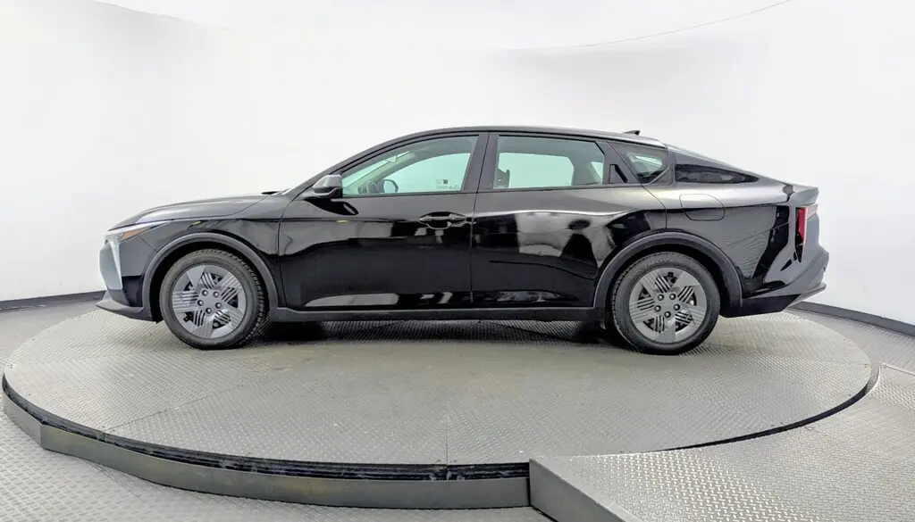 2025 KIA K4 LX photo 2