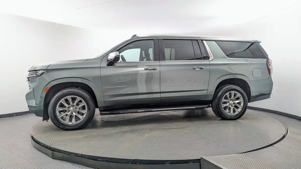 2023 CHEVROLET SUBURBAN PREMIER photo 2