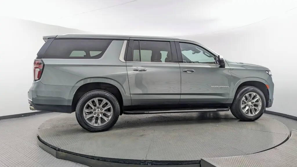2023 CHEVROLET SUBURBAN PREMIER photo 8