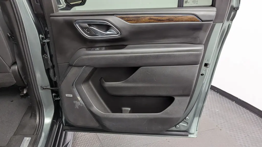 2023 CHEVROLET SUBURBAN PREMIER photo 21