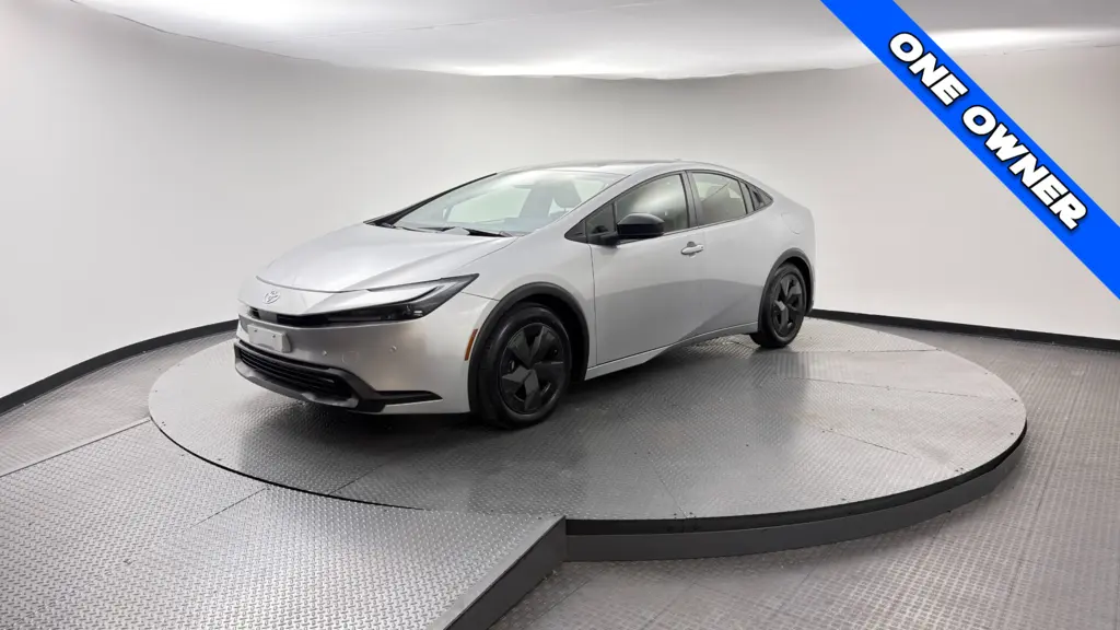 2025 TOYOTA PRIUS LE photo 1