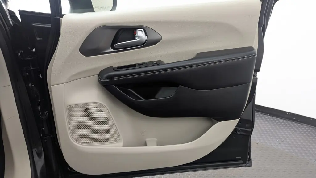 Florida Fine Cars - Used CHRYSLER PACIFICA 2023 MIAMI TOURING L