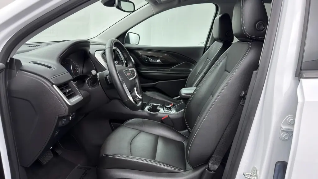 2024 GMC TERRAIN SLT photo 10