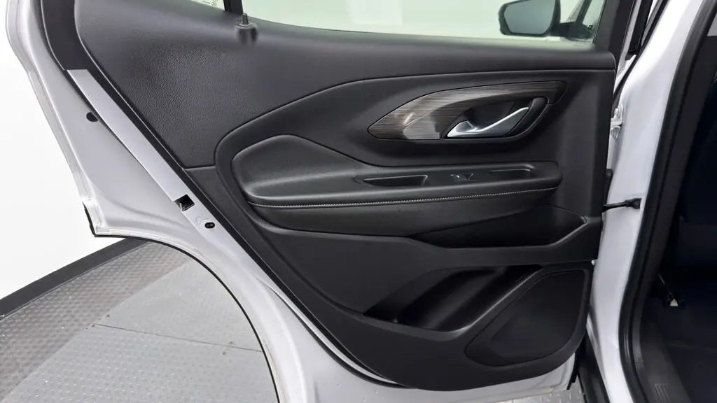 2024 GMC TERRAIN SLT photo 11