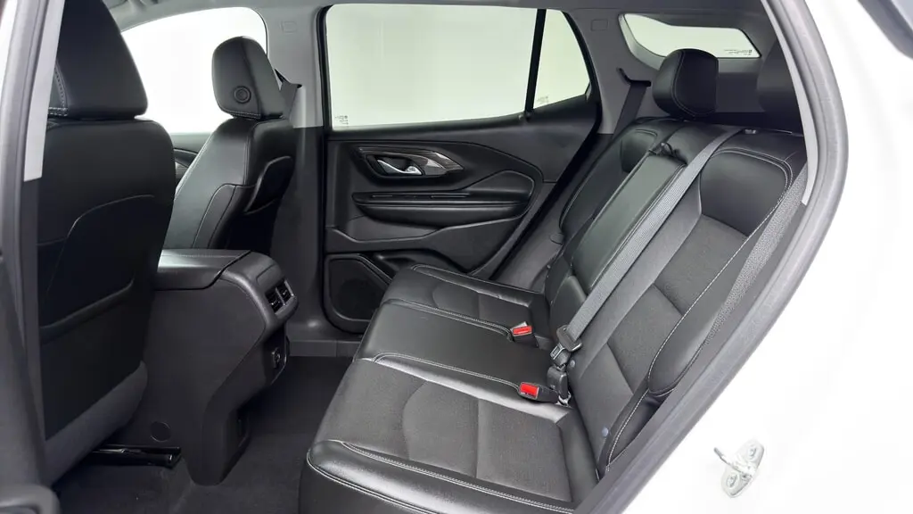 2024 GMC TERRAIN SLT photo 12