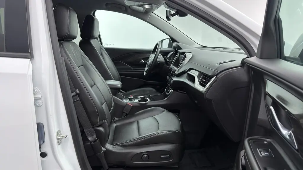 2024 GMC TERRAIN SLT photo 17