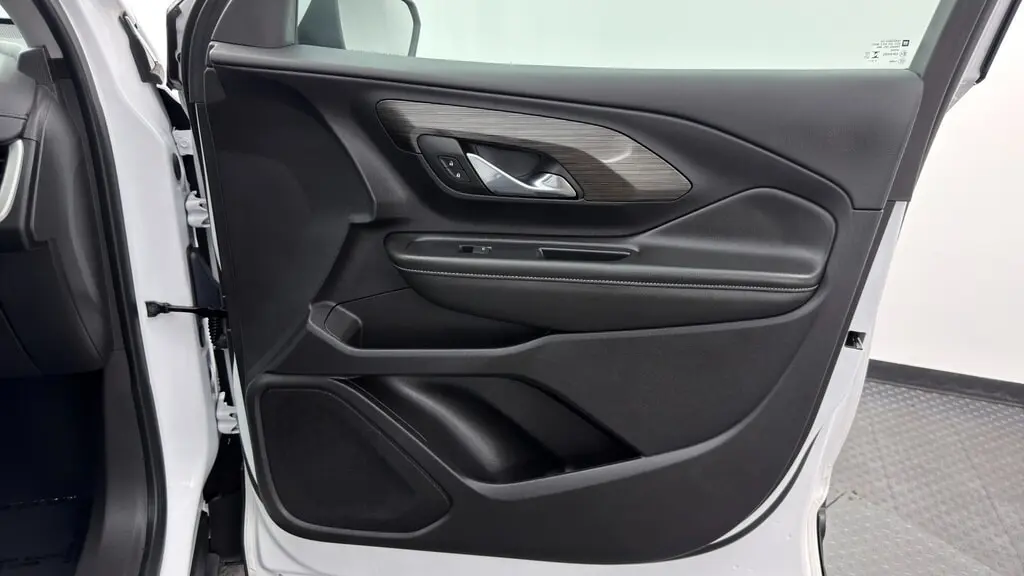 2024 GMC TERRAIN SLT photo 18
