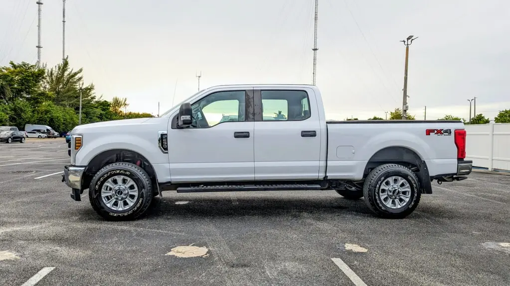 2019 FORD SUPER DUTY F-250 SRW XL photo 2