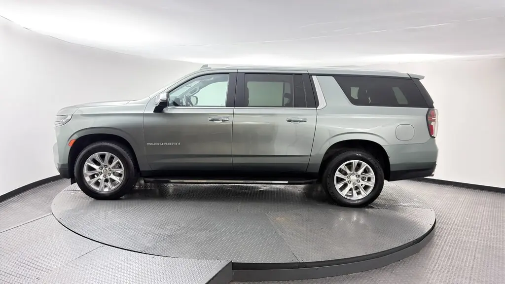 2023 CHEVROLET SUBURBAN PREMIER photo 2