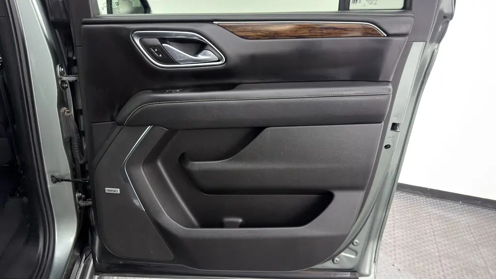 2023 CHEVROLET SUBURBAN PREMIER photo 16