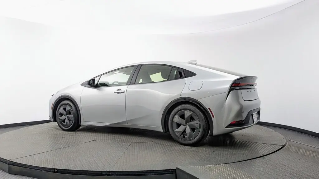 2023 TOYOTA PRIUS LE photo 5
