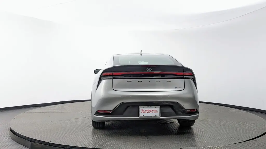 2023 TOYOTA PRIUS LE photo 6