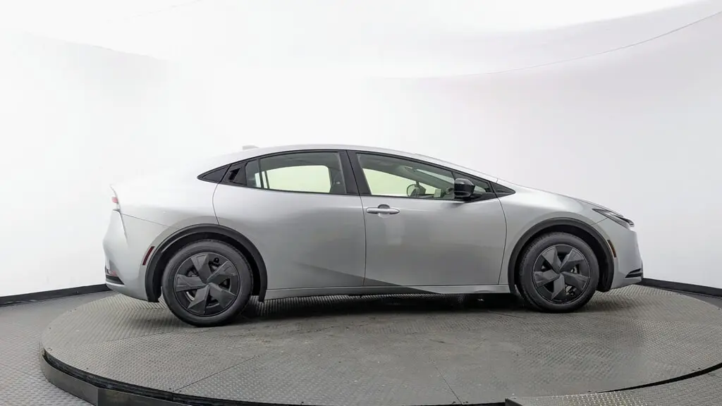 2023 TOYOTA PRIUS LE photo 8