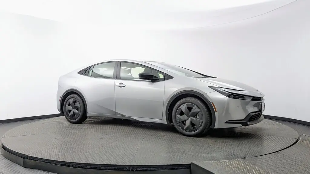 2023 TOYOTA PRIUS LE photo 10