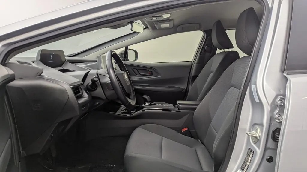 2023 TOYOTA PRIUS LE photo 13