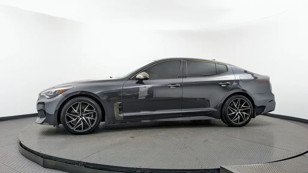 2023 KIA STINGER GT-LINE photo 2