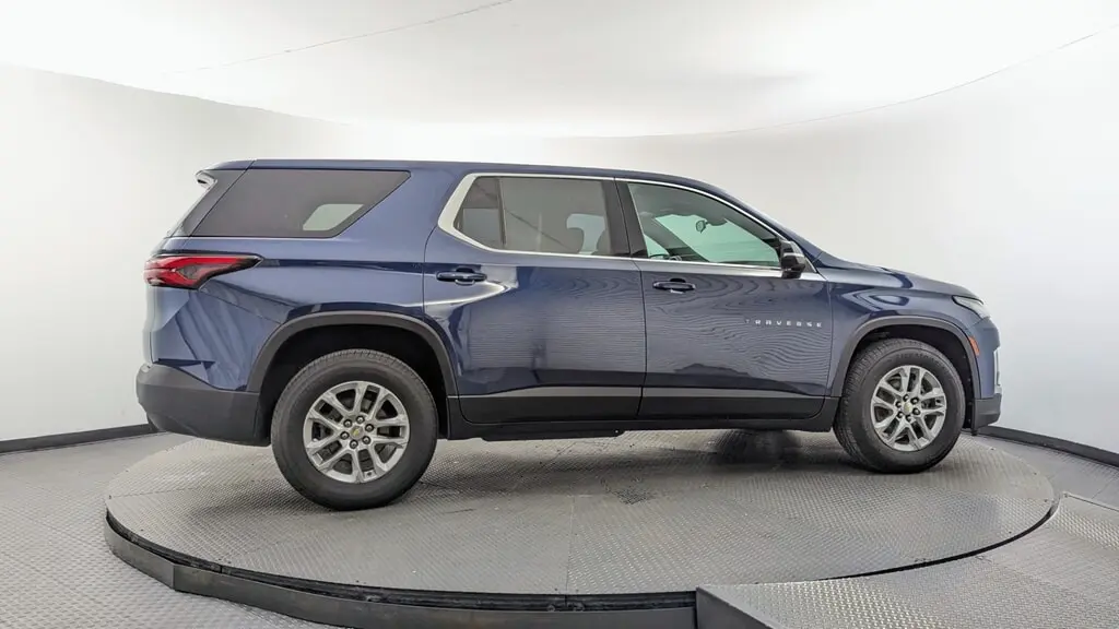 2022 CHEVROLET TRAVERSE LS photo 8