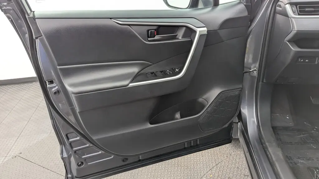 2025 TOYOTA RAV4 LE photo 12