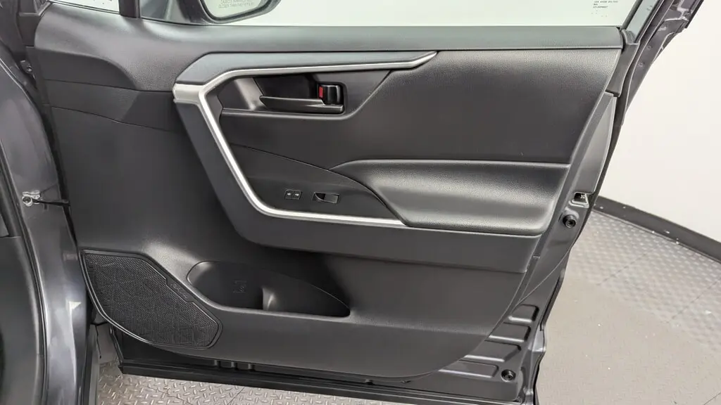 2025 TOYOTA RAV4 LE photo 22