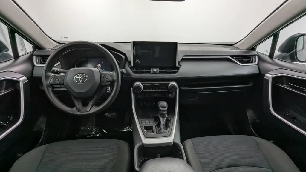 2025 TOYOTA RAV4 LE photo 25