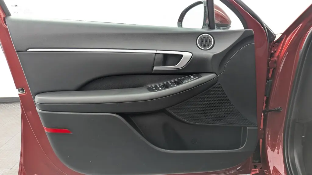 2025 HYUNDAI SONATA SEL photo 12