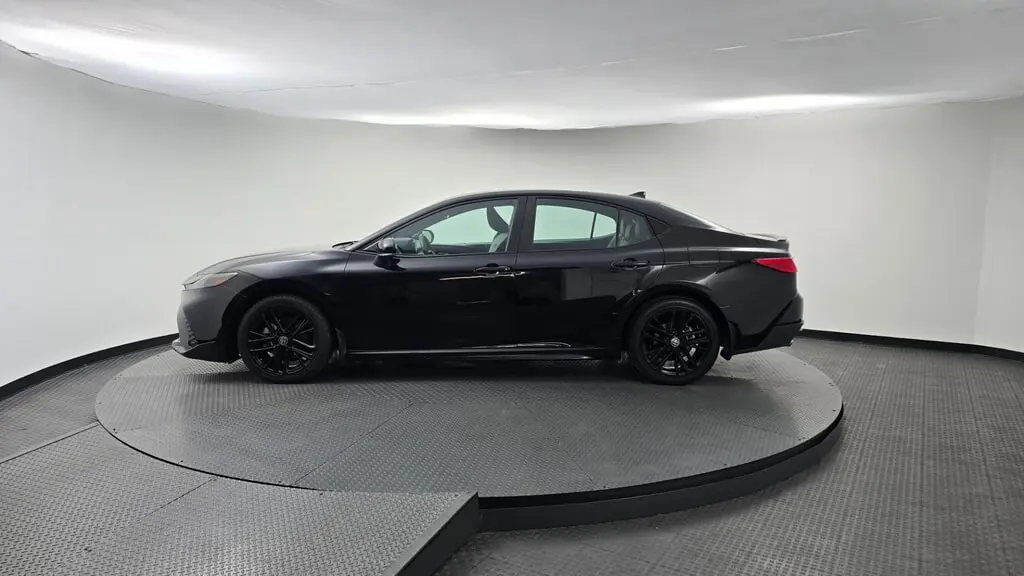 2025 TOYOTA CAMRY SE photo 2