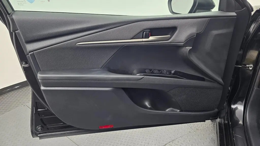 2025 TOYOTA CAMRY SE photo 12